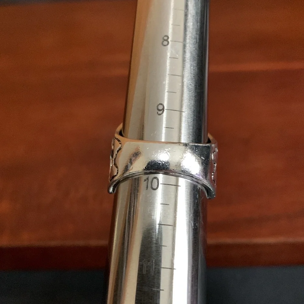 Silver tone skull ring size 9.75